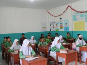 Suasana kelas SD AL-MUNAWWAROH